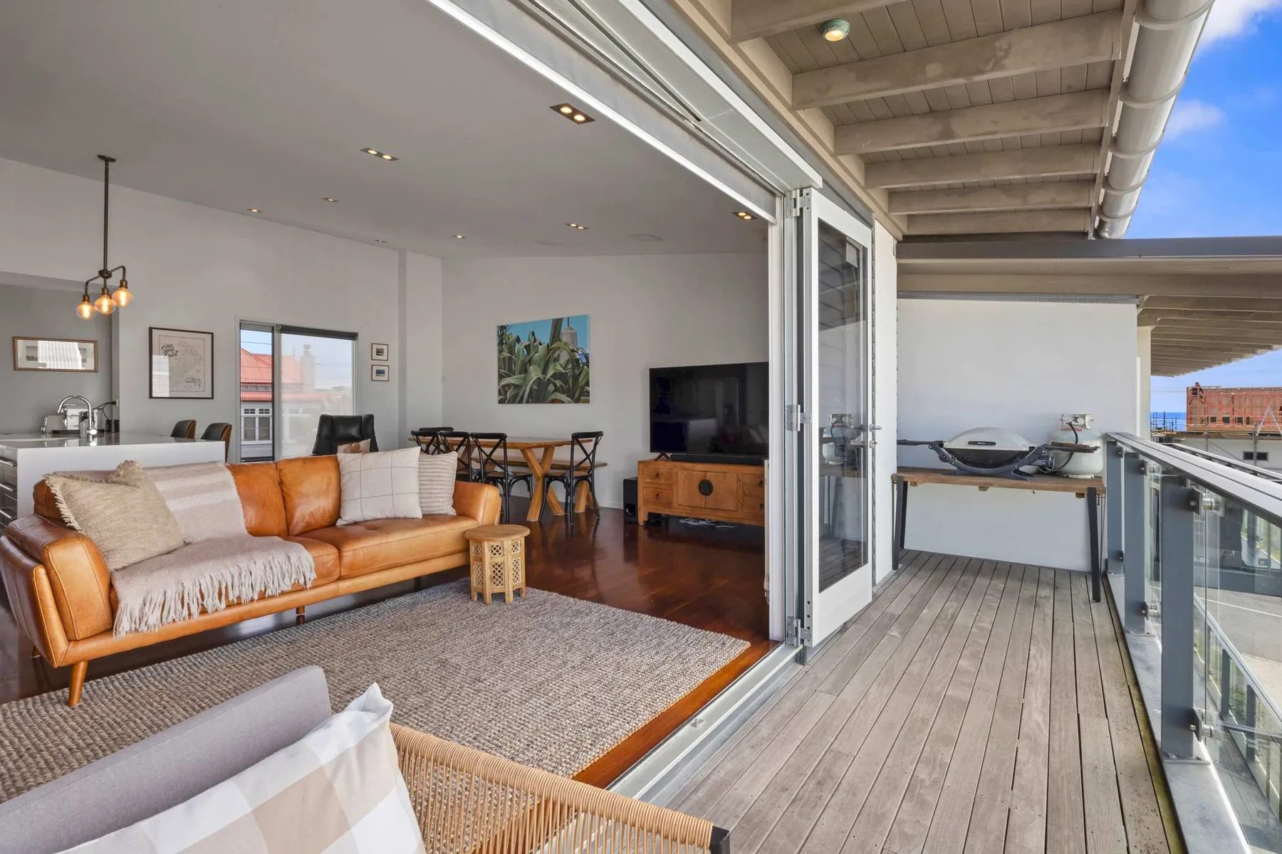 East End Escape – prime location just moments from the Scenic Coastal Walkway