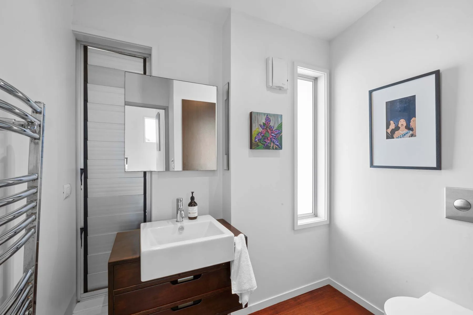 East End Escape – prime location just moments from the Scenic Coastal Walkway