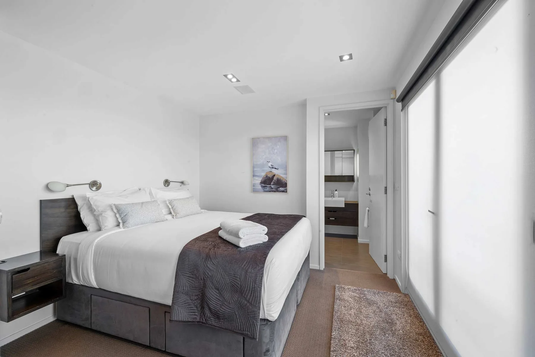 East End Escape – prime location just moments from the Scenic Coastal Walkway