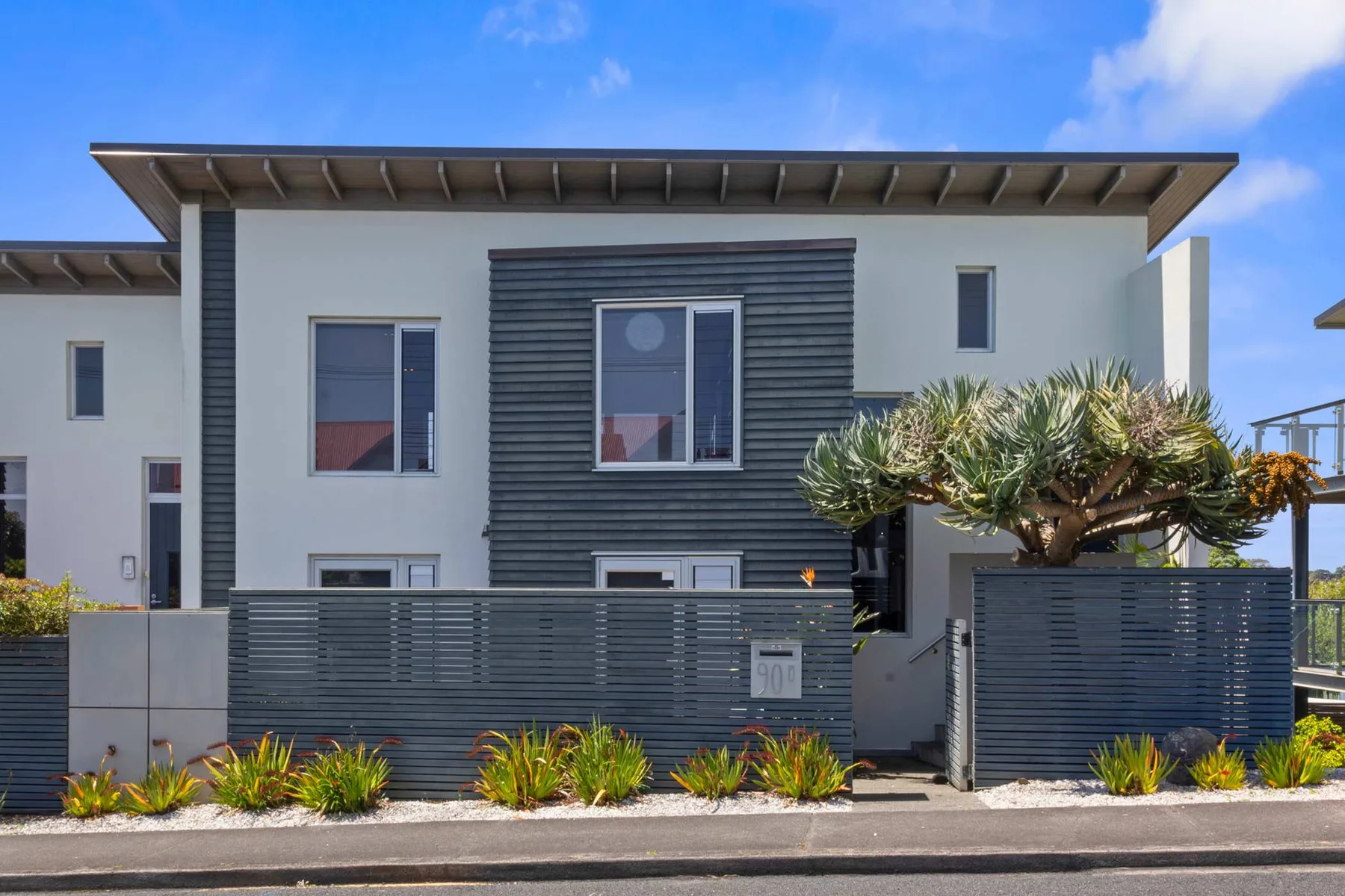 East End Escape – prime location just moments from the Scenic Coastal Walkway