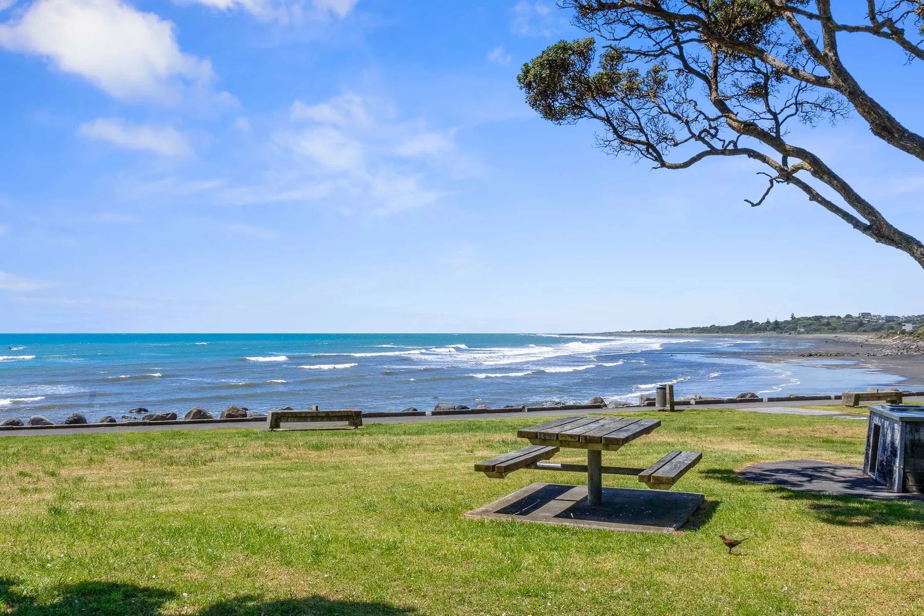 East End Escape – prime location just moments from the Scenic Coastal Walkway