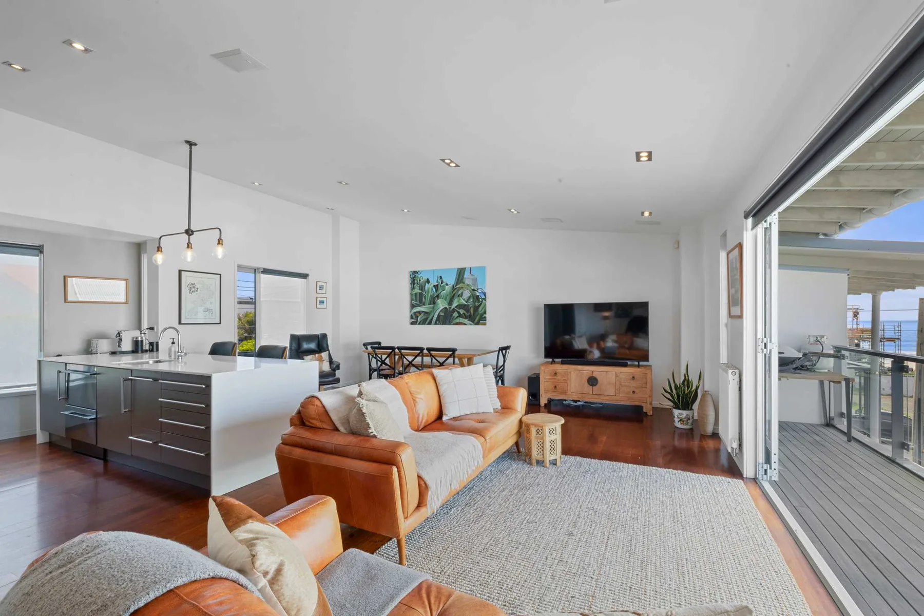 East End Escape – prime location just moments from the Scenic Coastal Walkway