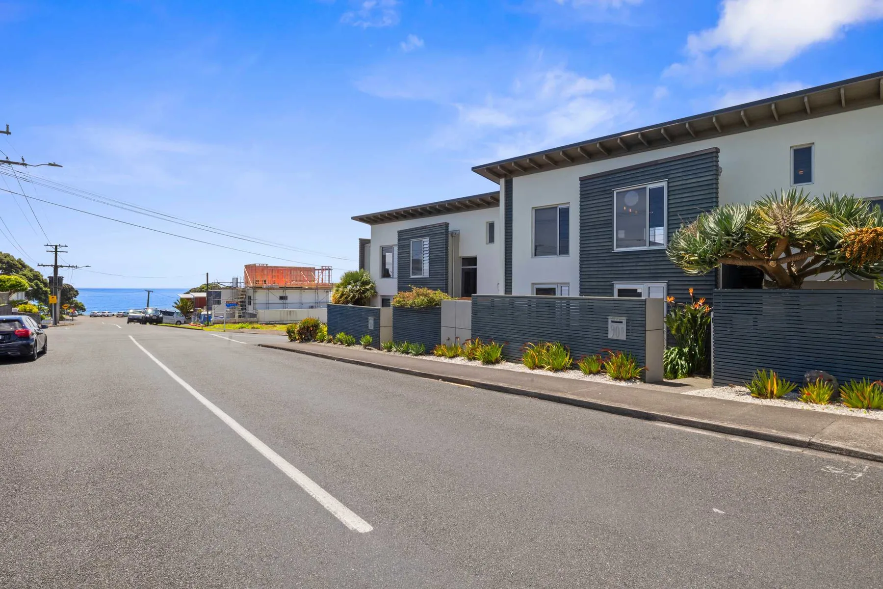 East End Escape – prime location just moments from the Scenic Coastal Walkway