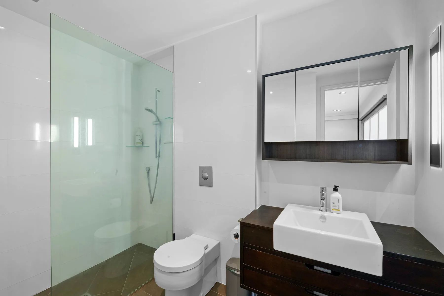 East End Escape – prime location just moments from the Scenic Coastal Walkway