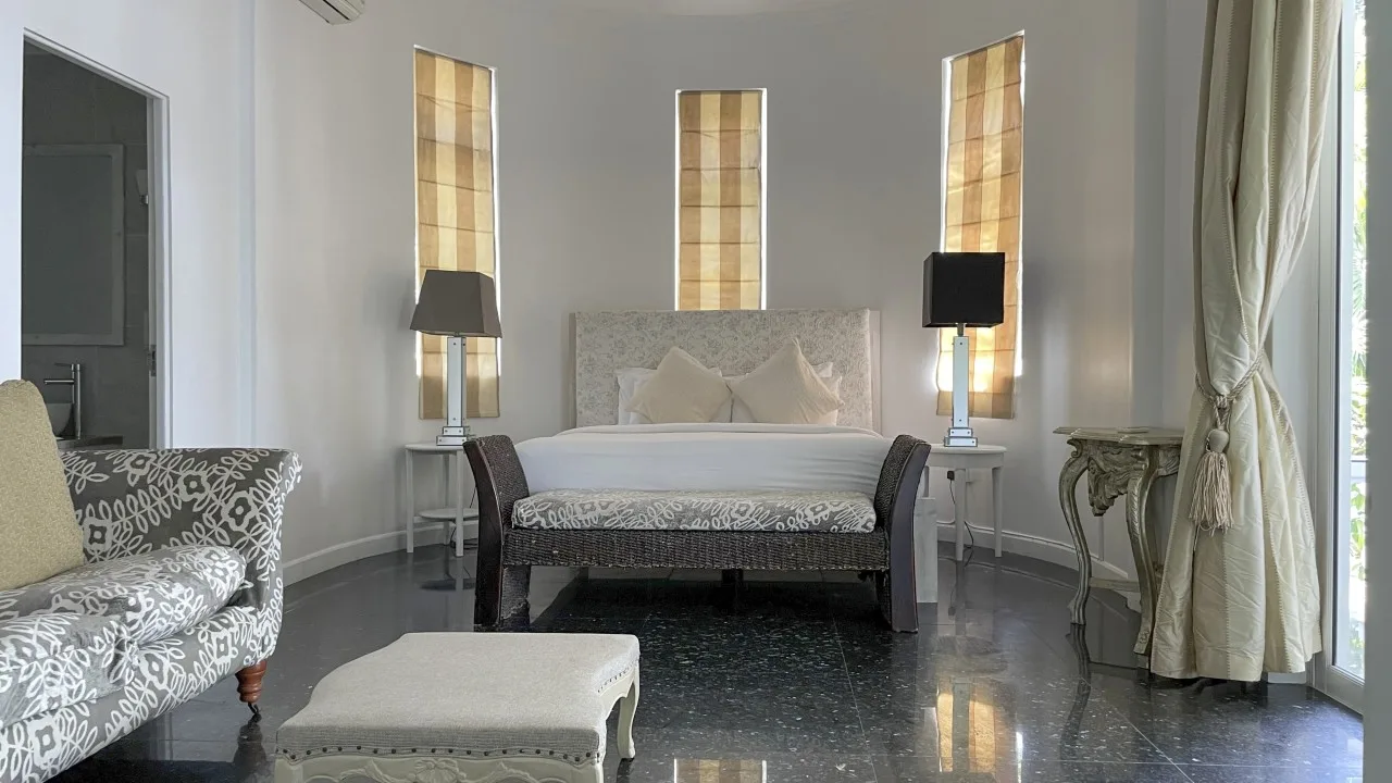 Dormitorio de la habitación estándar con vistas al jardín