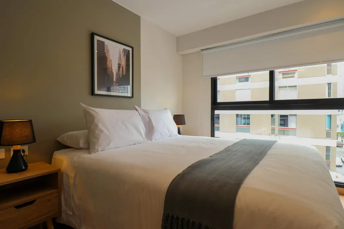 Engaging 2BR Retreat w/ Balcony in Miraflores