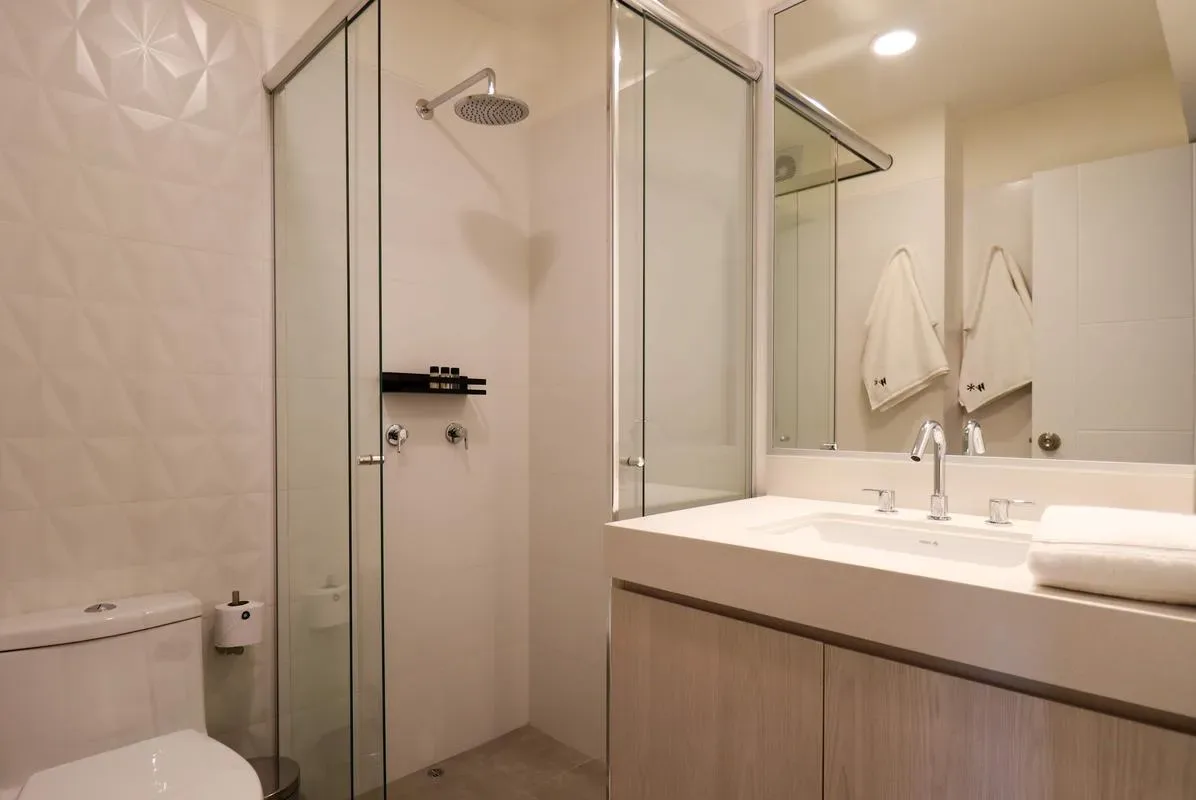 Engaging 2BR Retreat w/ Balcony in Miraflores