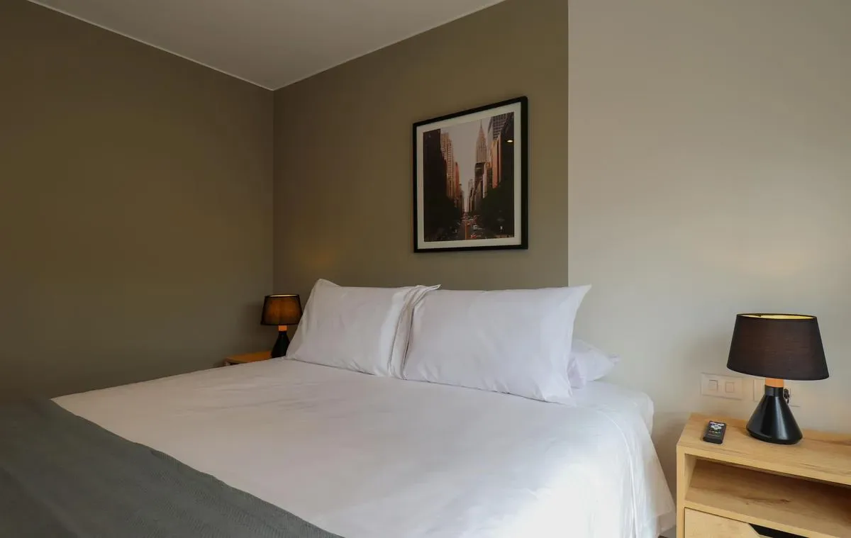 Engaging 2BR Retreat w/ Balcony in Miraflores