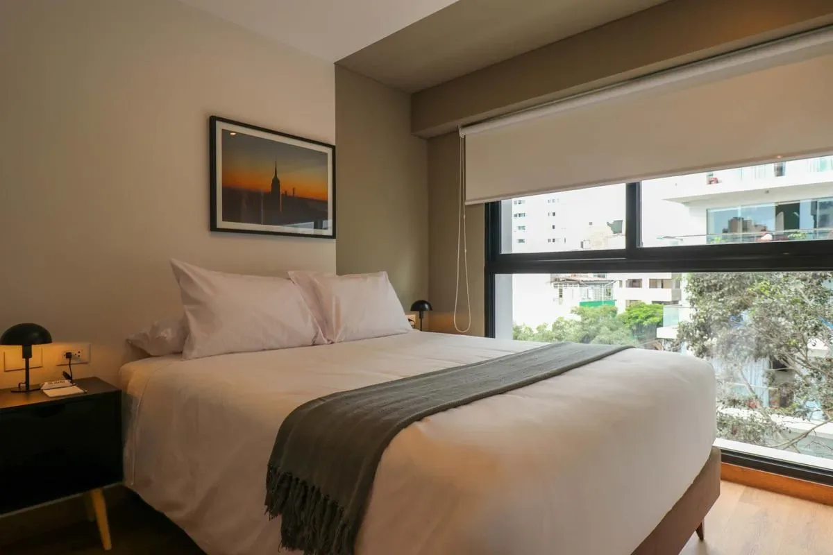 Engaging 2BR Retreat w/ Balcony in Miraflores