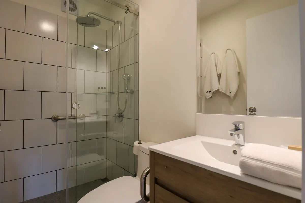 Stylish 2BR w/ Balcony & View in Miraflores