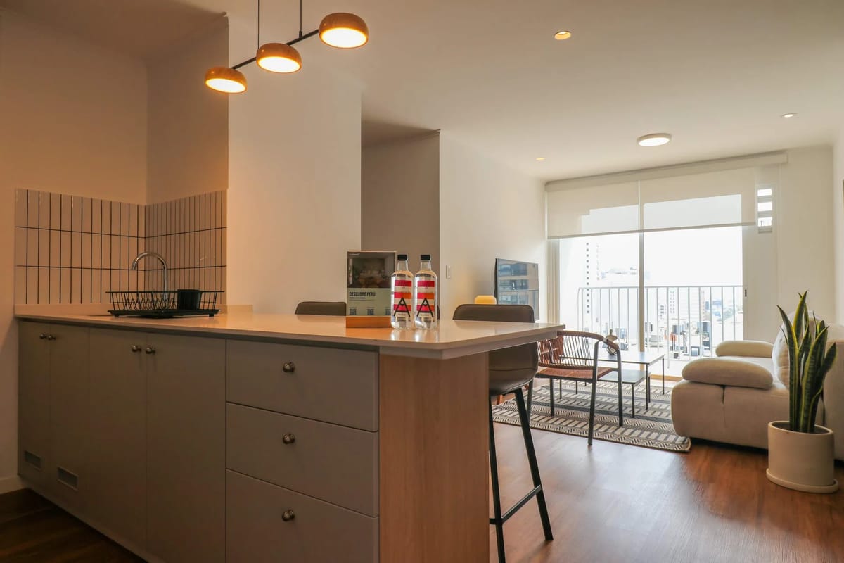 Stylish 2BR w/ Balcony & View in Miraflores
