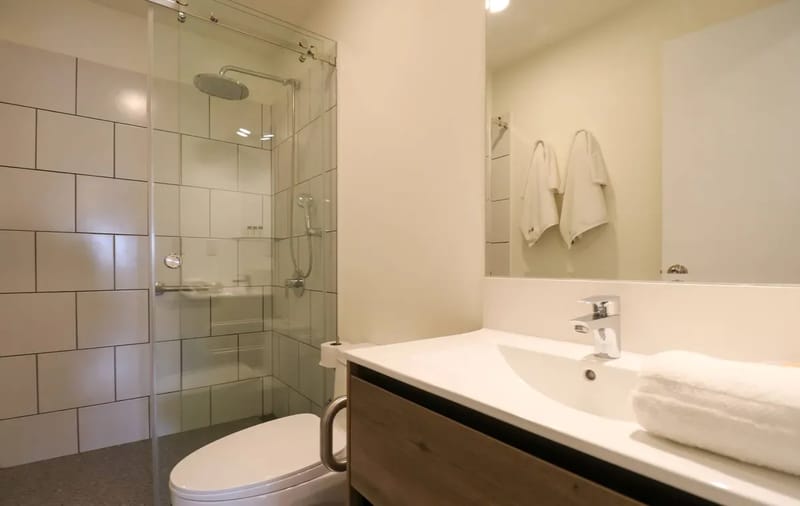 Stylish 2BR w/ Balcony & View in Miraflores