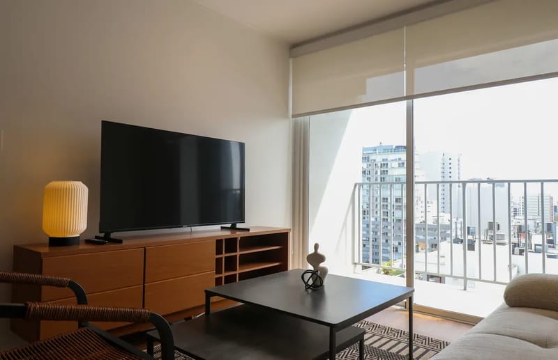 Stylish 2BR w/ Balcony & View in Miraflores