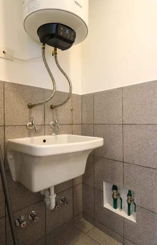 Stylish 2BR w/ Balcony & View in Miraflores