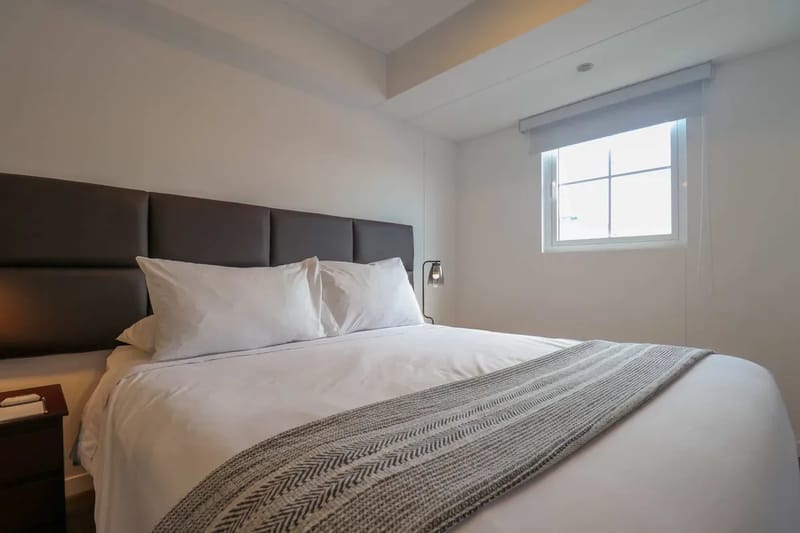 Stylish 2BR w/ Balcony & View in Miraflores