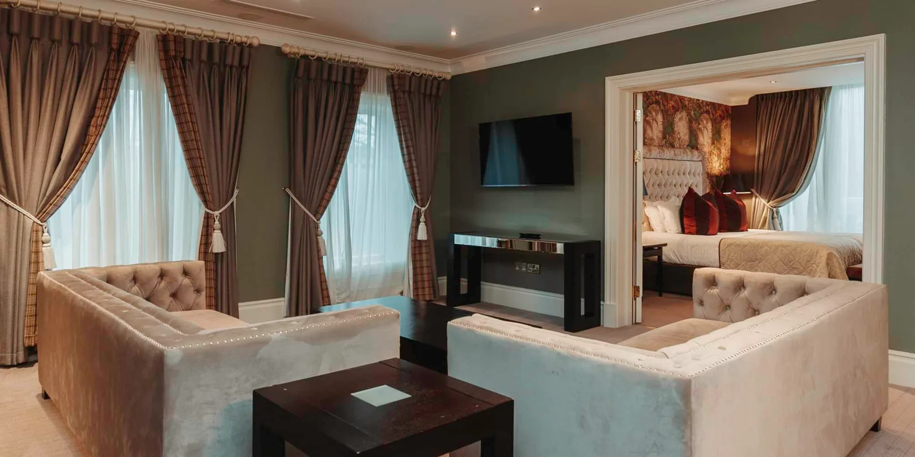 Park Suite living area