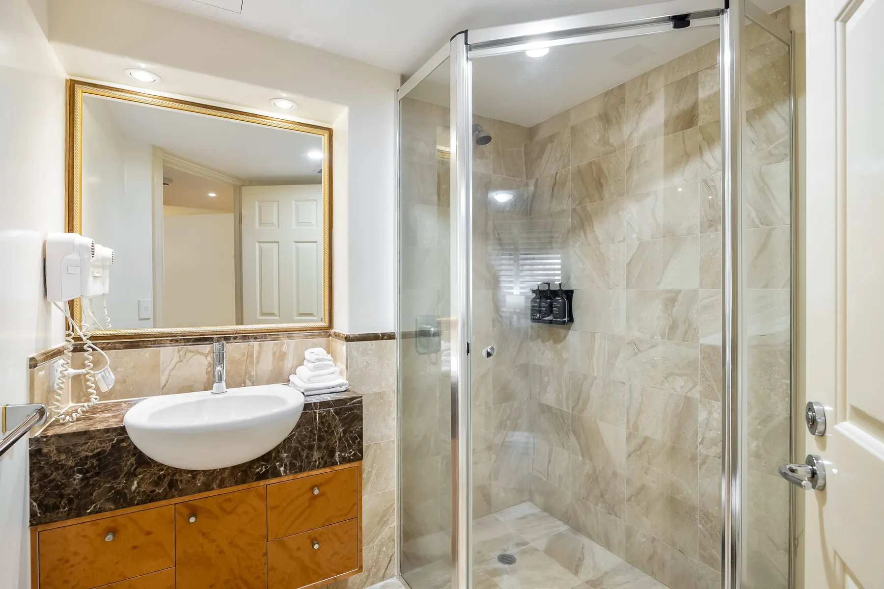 ZANZ205- Exclusive Outdoor Spa with Ocean Glimpses