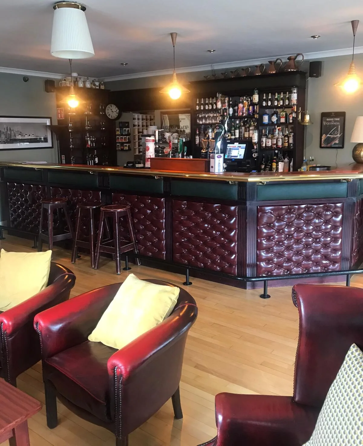 Bar, bistro and dining area