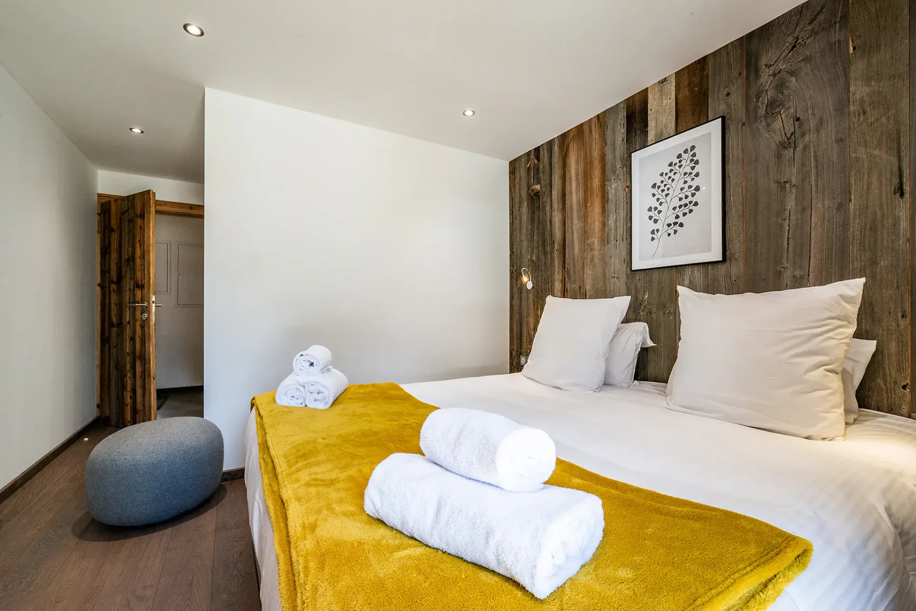 Luxury double ensuite bedroom family apartment Eyong Chamonix