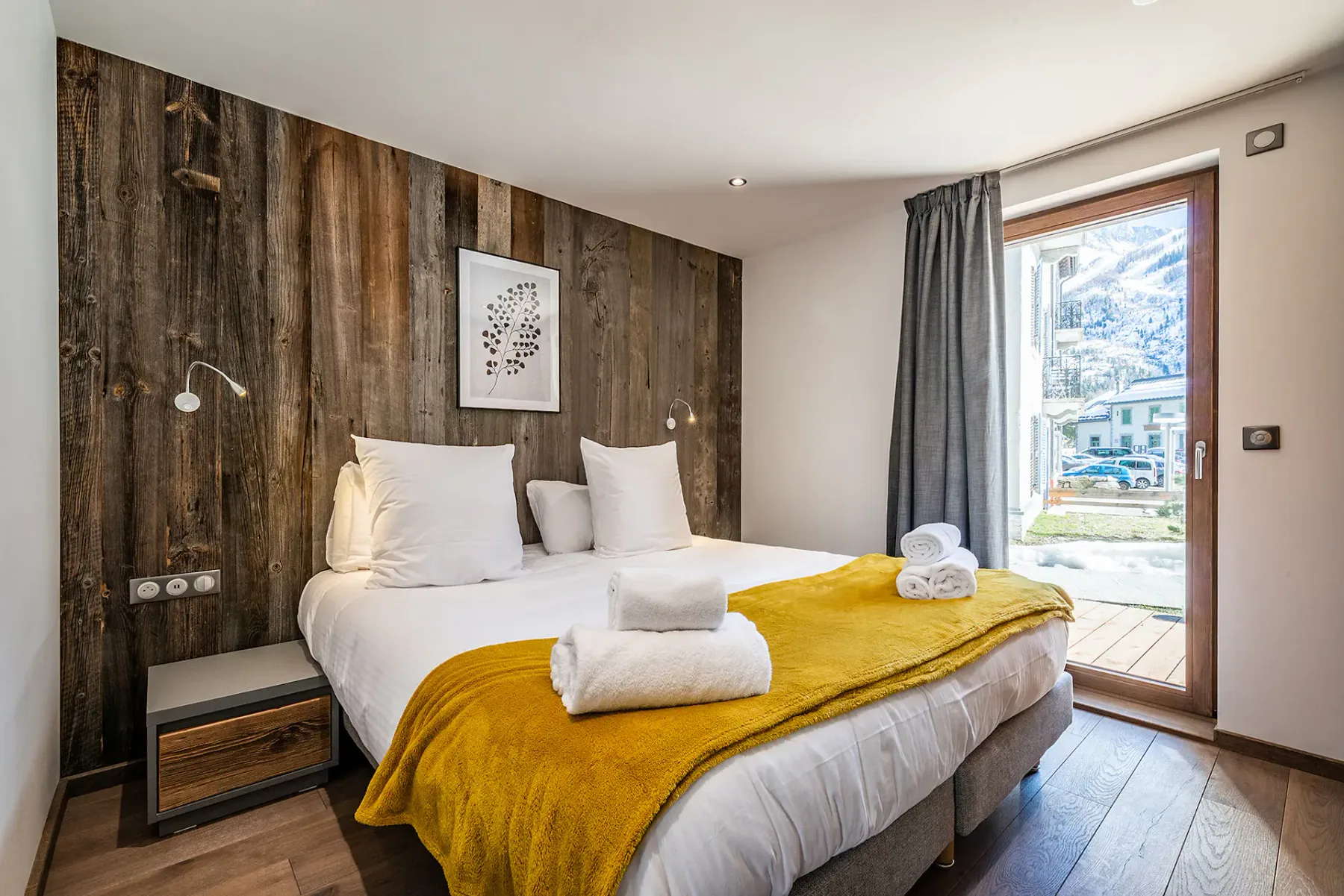 Luxury double ensuite bedroom at family apartment Eyong Chamonix