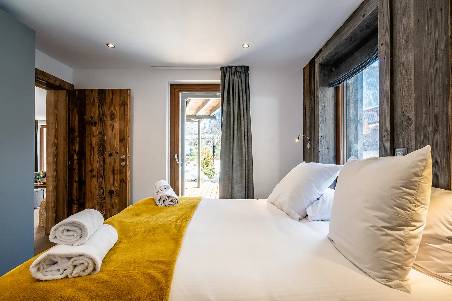 Luxury double ensuite bedroom family apartment Eyong Chamonix