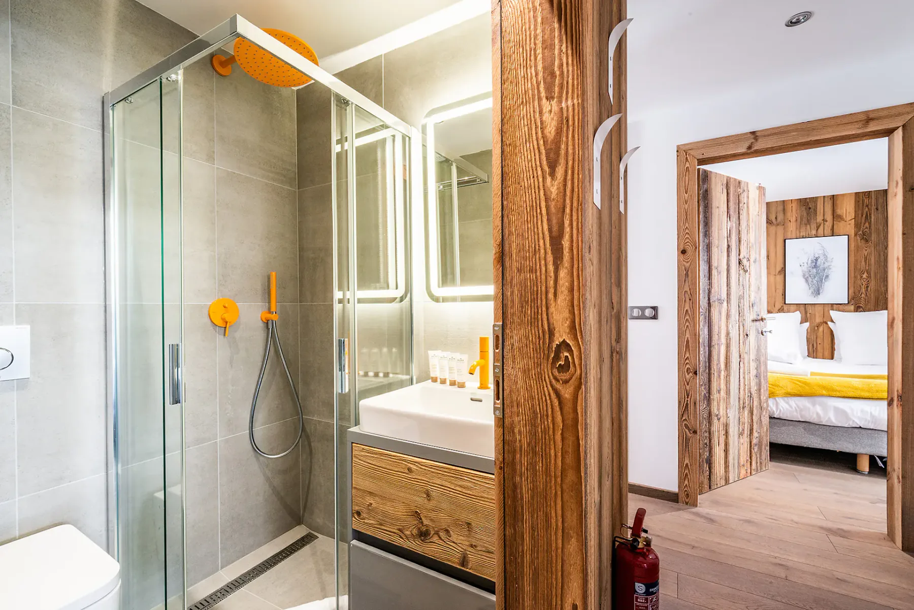 Luxury double ensuite bedroom family apartment Eyong Chamonix