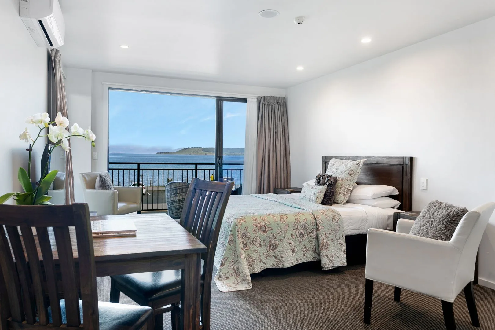 Superior Lake View Studio