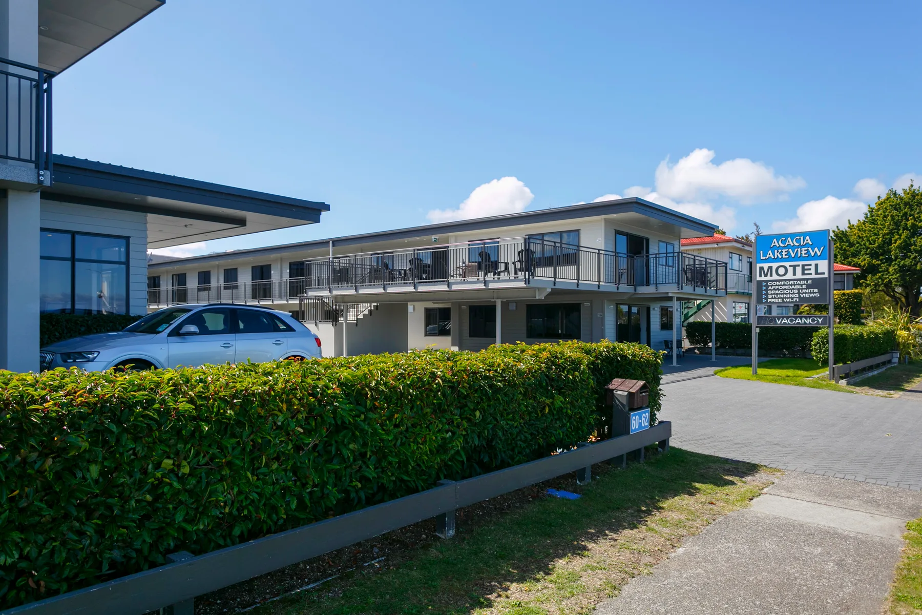 Acacia Lakeview Motel