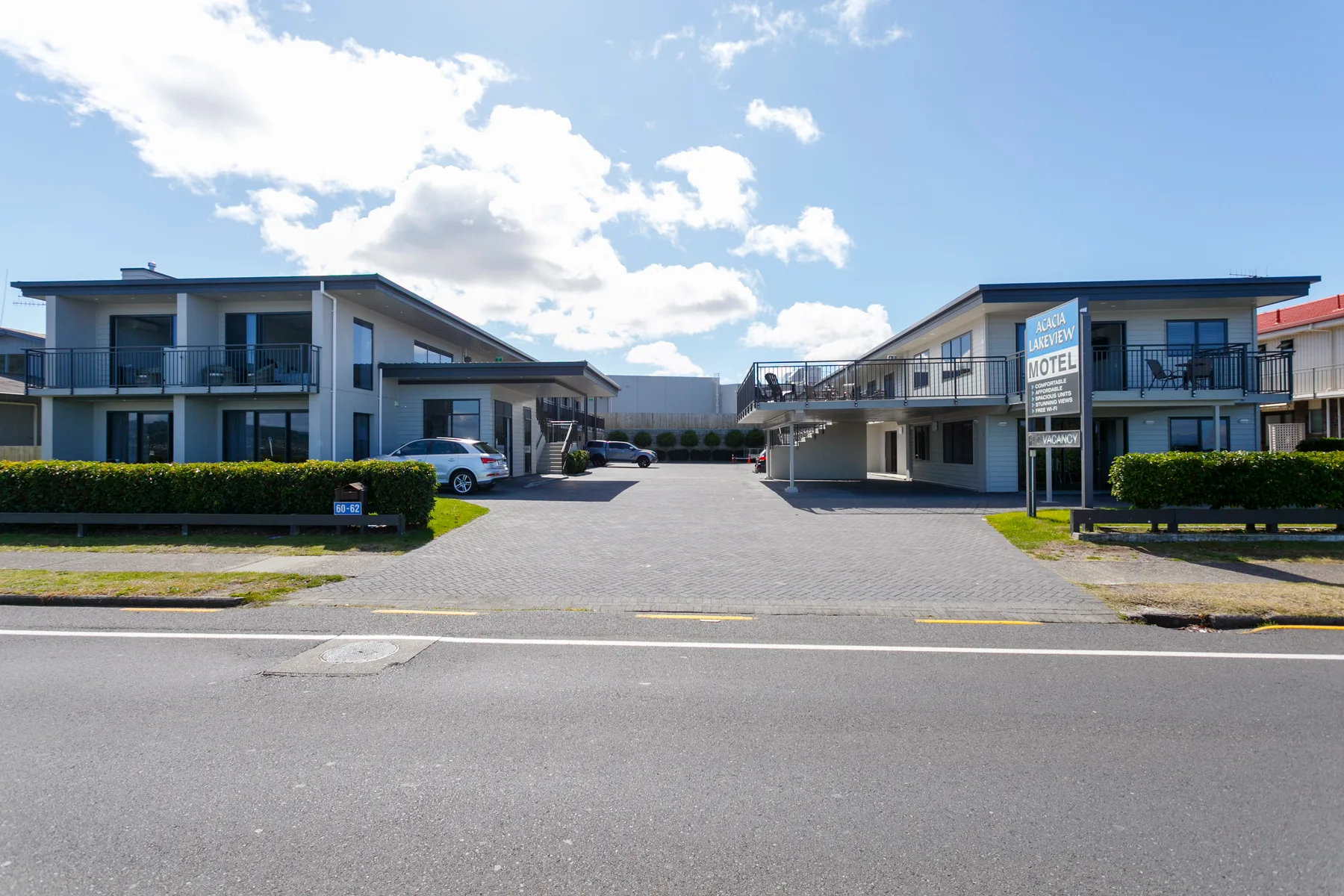 Acacia Lakeview Motel