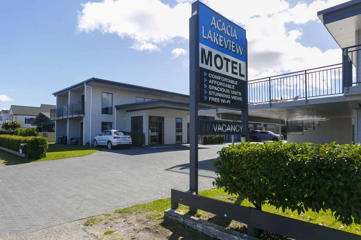 Acacia Lakeview Motel