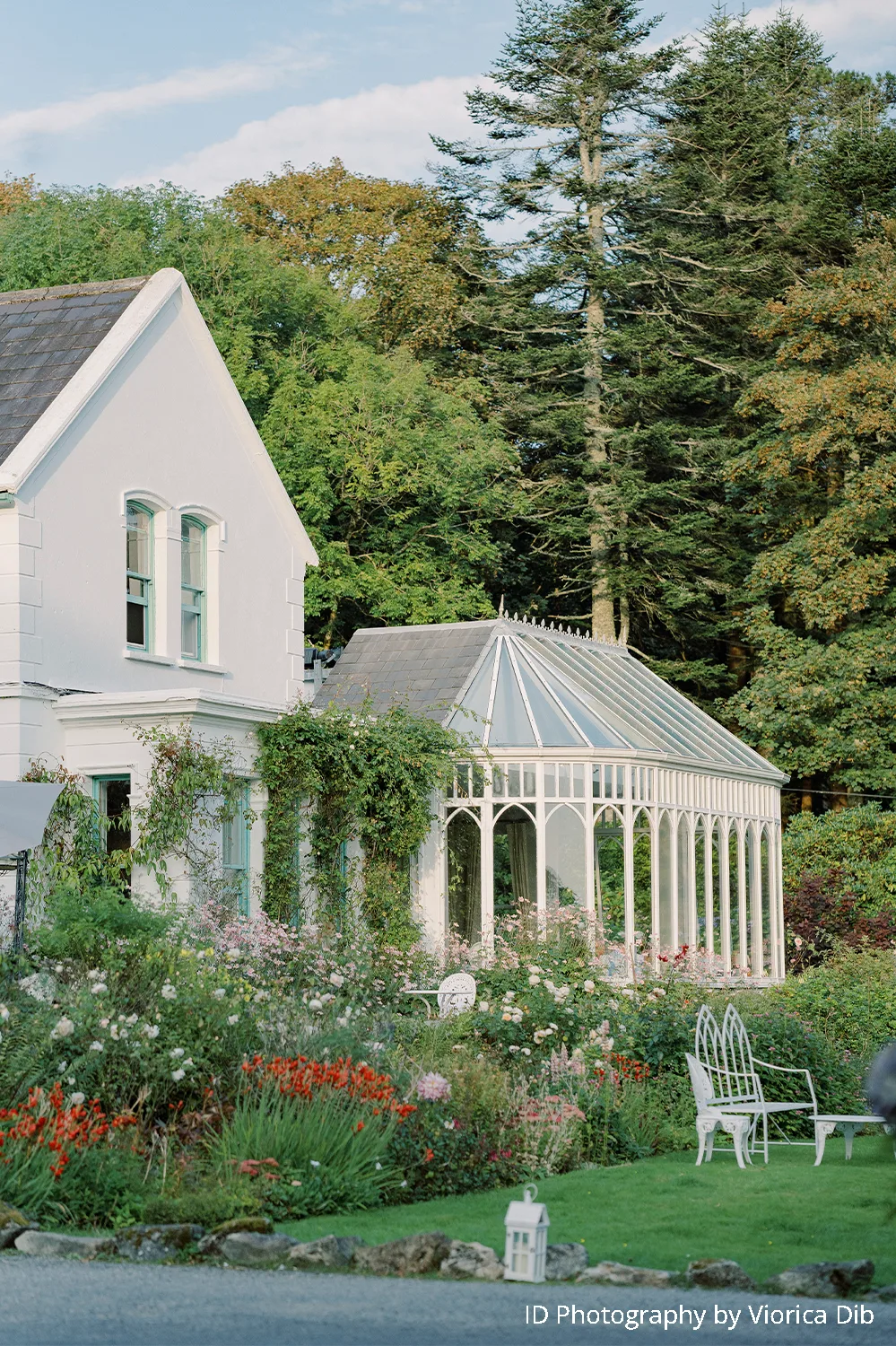 Conservatory restaurant overlooking the lawn