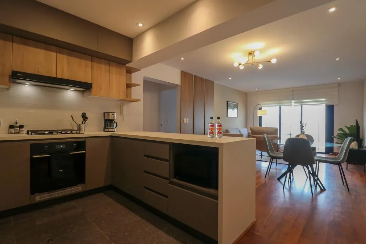Premium 3BR with Balcony in Miraflores