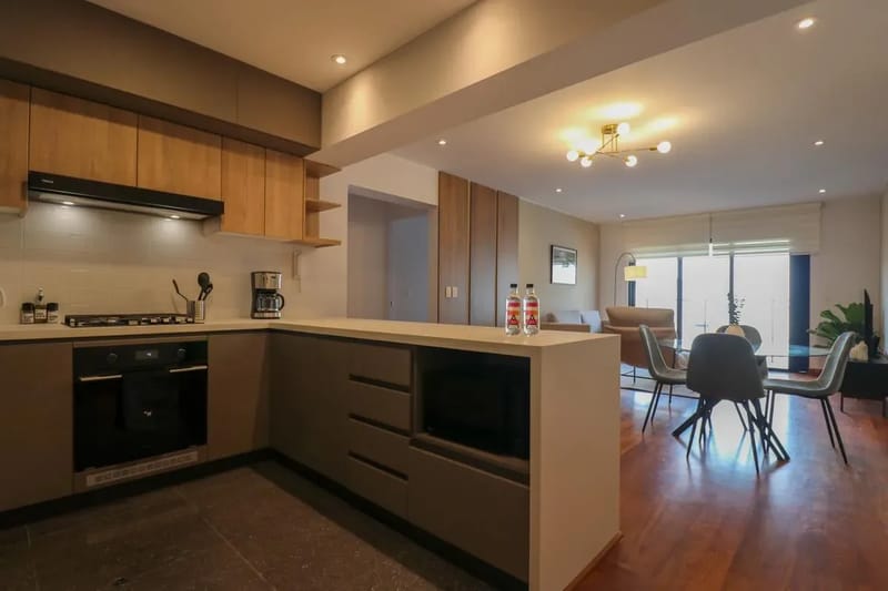 Premium 3BR with Balcony in Miraflores