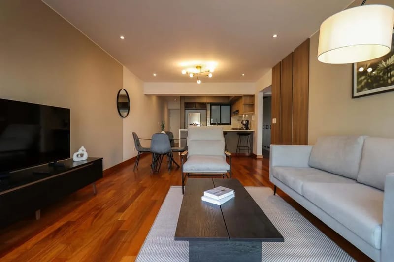 Premium 3BR with Balcony in Miraflores