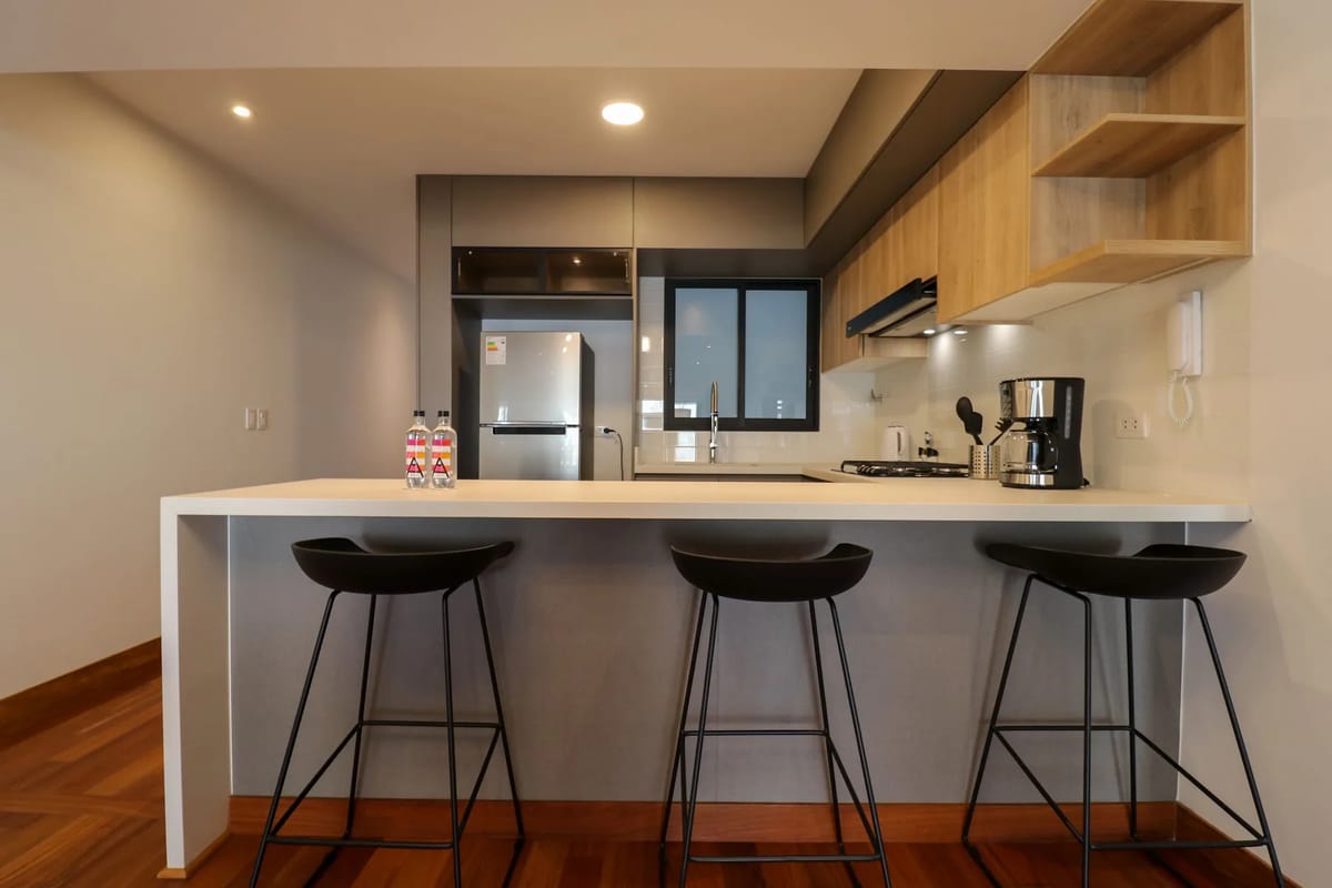 Premium 3BR with Balcony in Miraflores