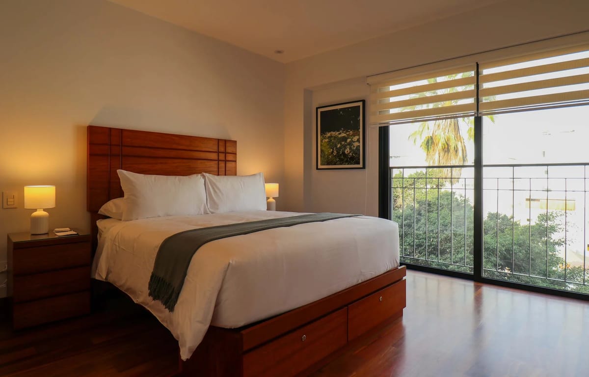 Premium 3BR with Balcony in Miraflores