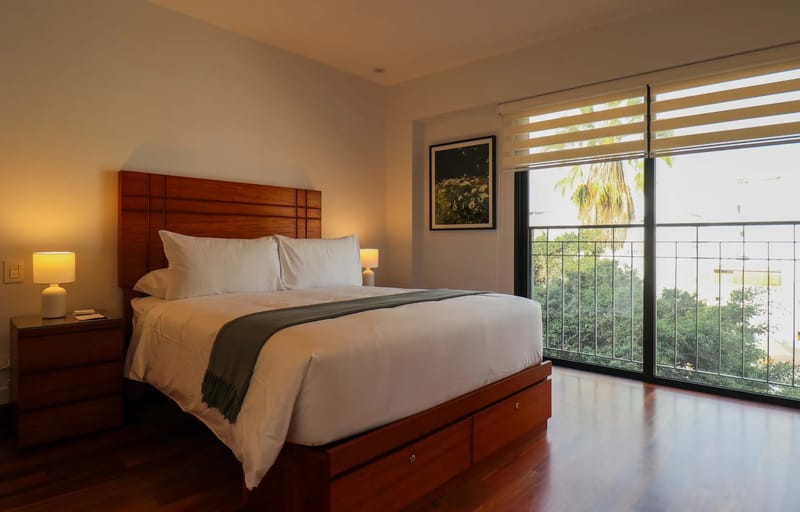 Premium 3BR with Balcony in Miraflores