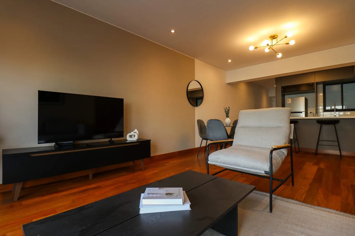 Premium 3BR with Balcony in Miraflores