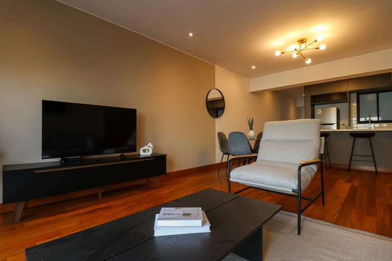 Premium 3BR with Balcony in Miraflores