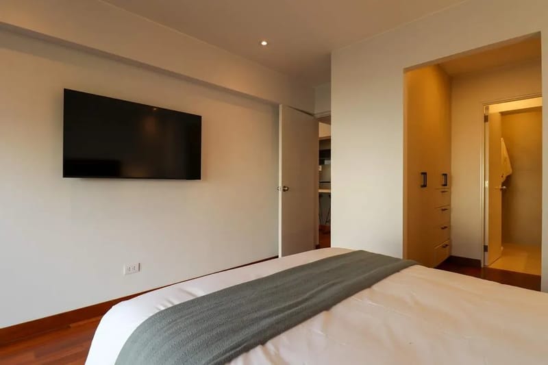 Premium 3BR with Balcony in Miraflores