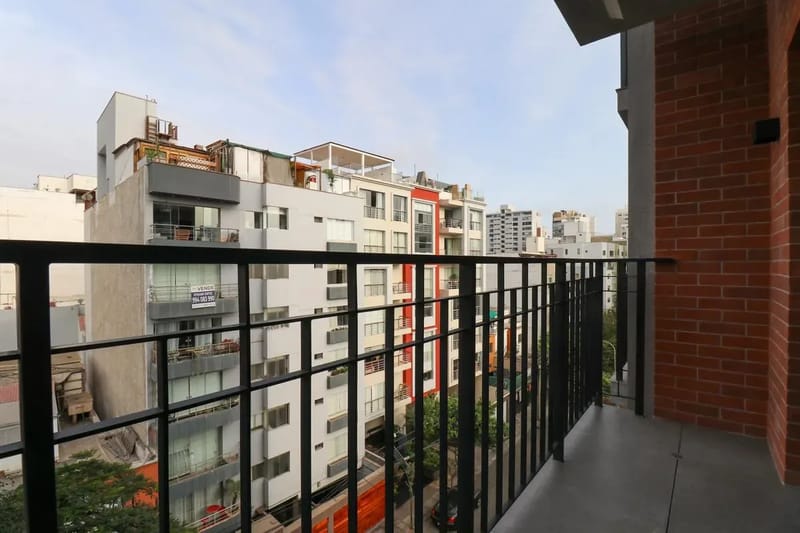 Premium 3BR with Balcony in Miraflores