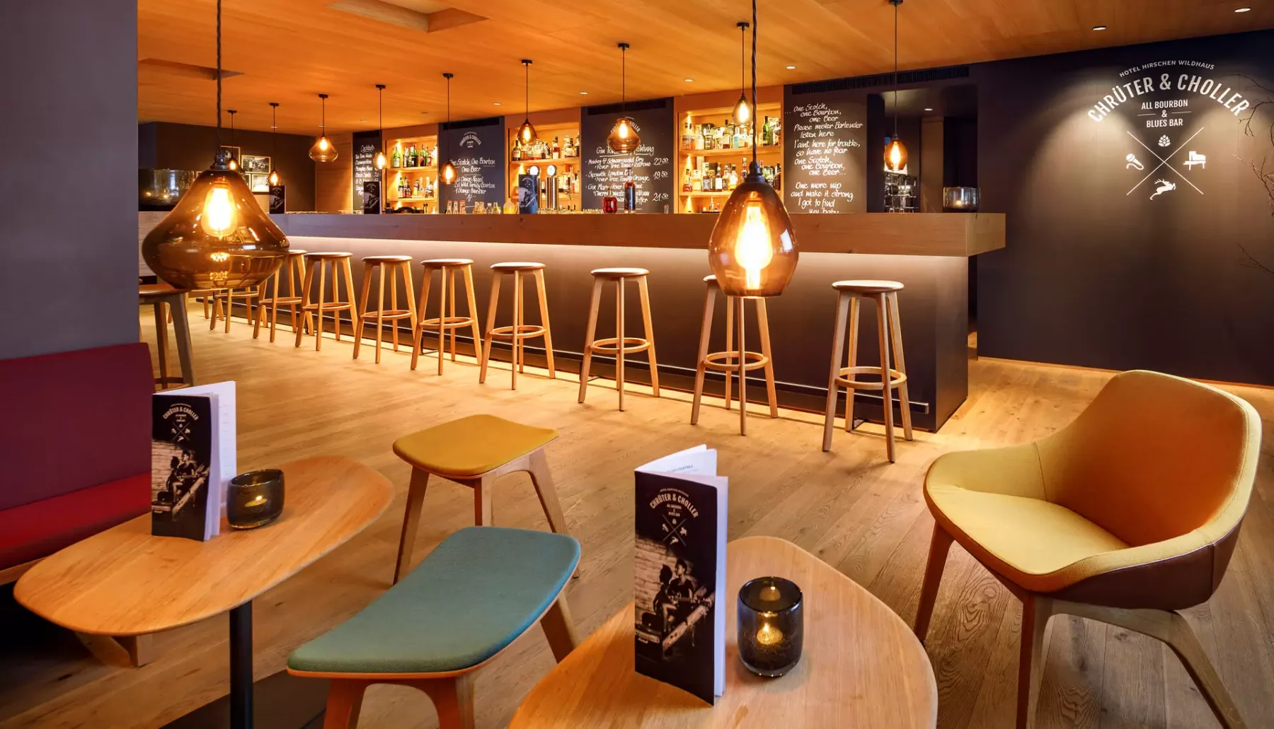 Seating area in the Chrüter & Choller bar