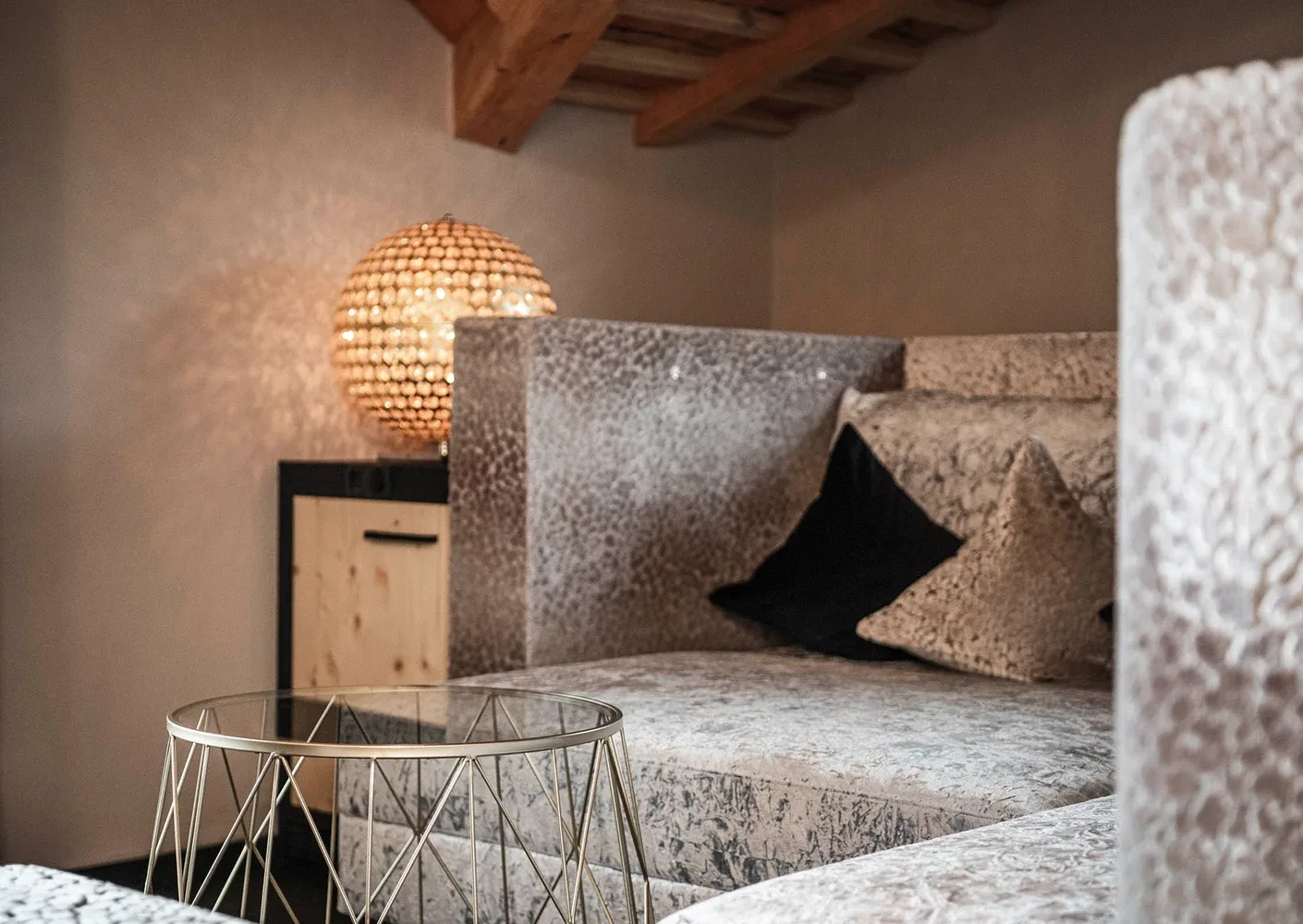 Suite Alpine Lifestyle lounge area.