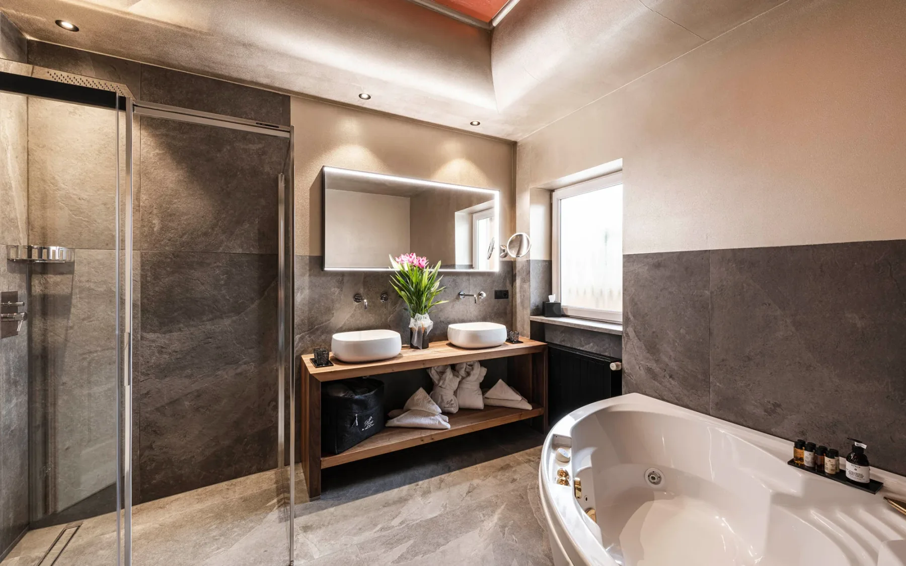 Suite Alpine Lifestyle bathroom.