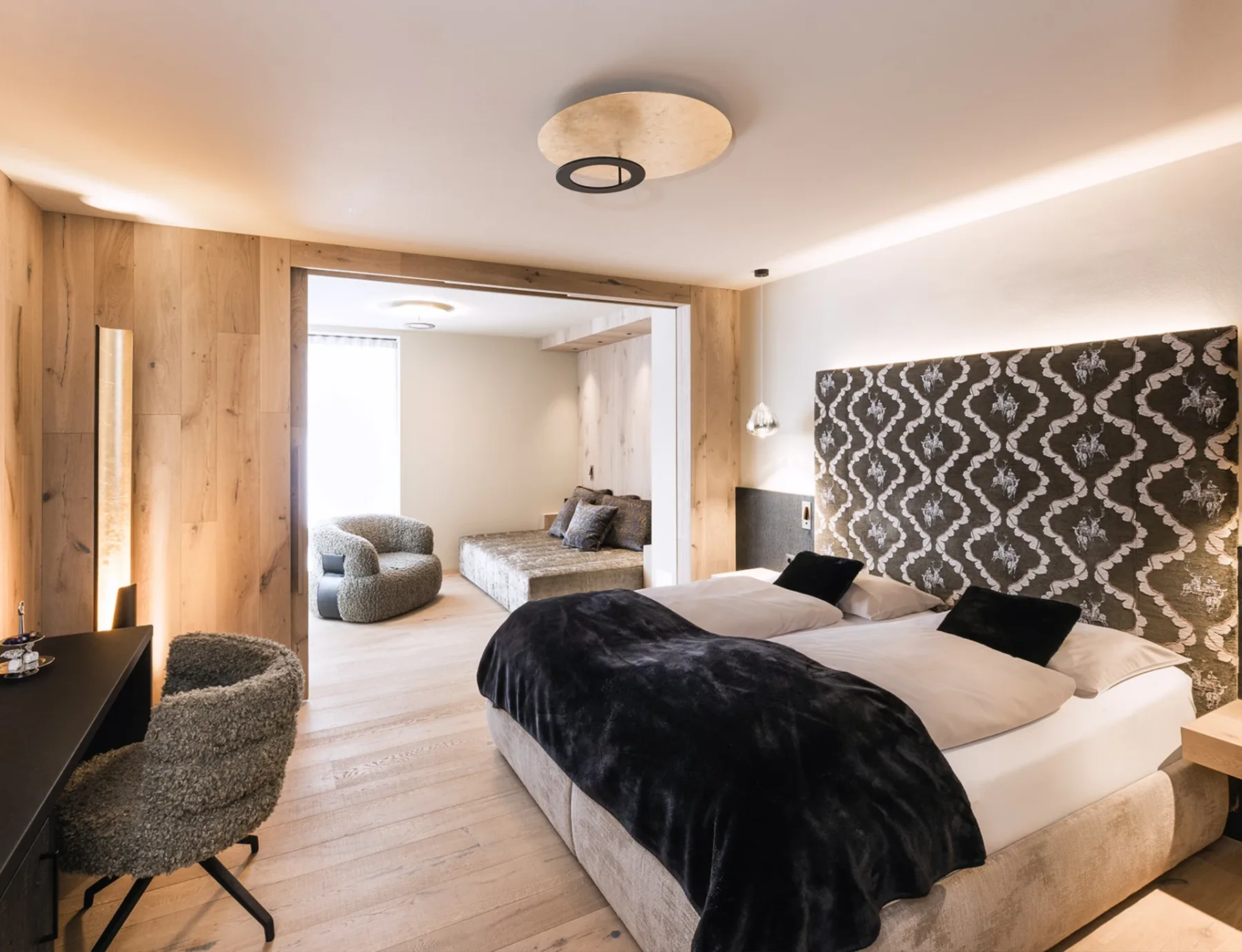 Suite Alpine Comfort with sleeping and living areas.