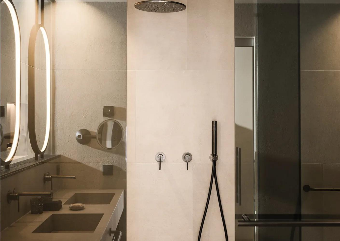 Suite Alpine Comfort bathroom and shower.