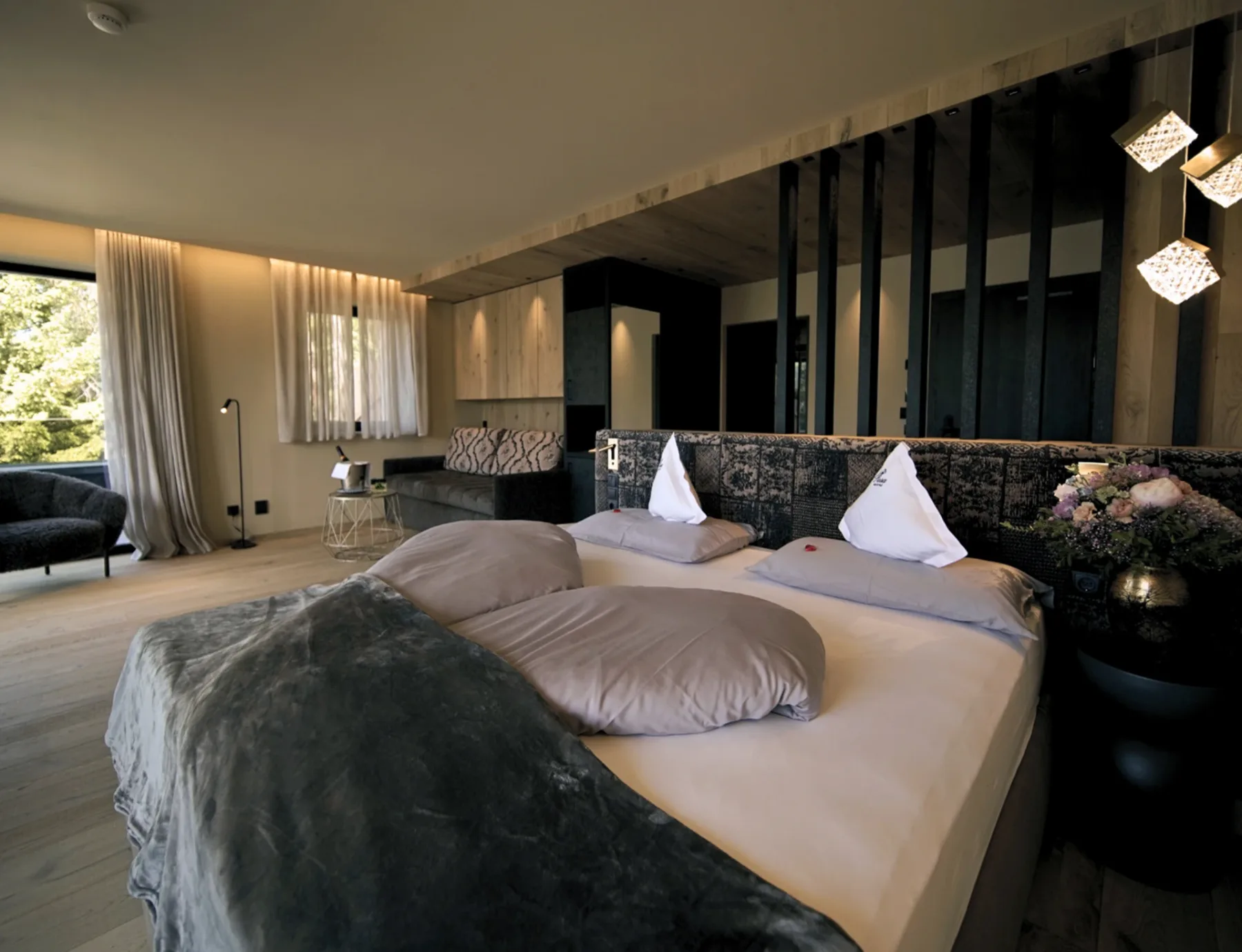 Suite Alpine Sky room with mountain-facing windows.