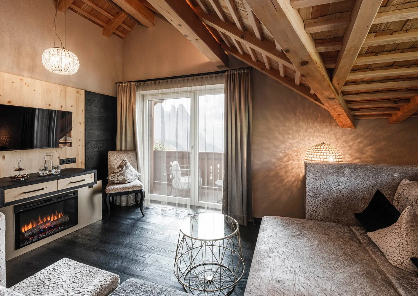 Suite Alpine Lifestyle lounge with balcony access.