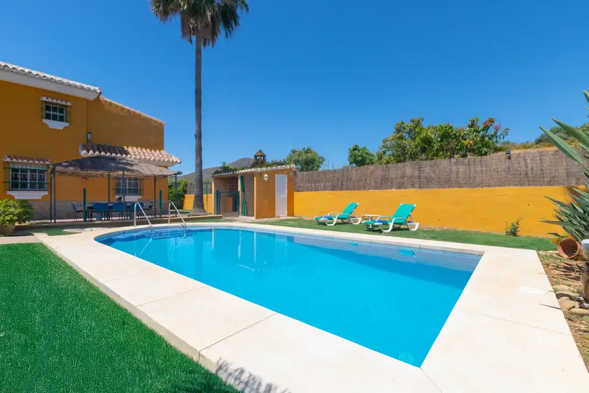 Holiday rentals in El descanso, Mijas