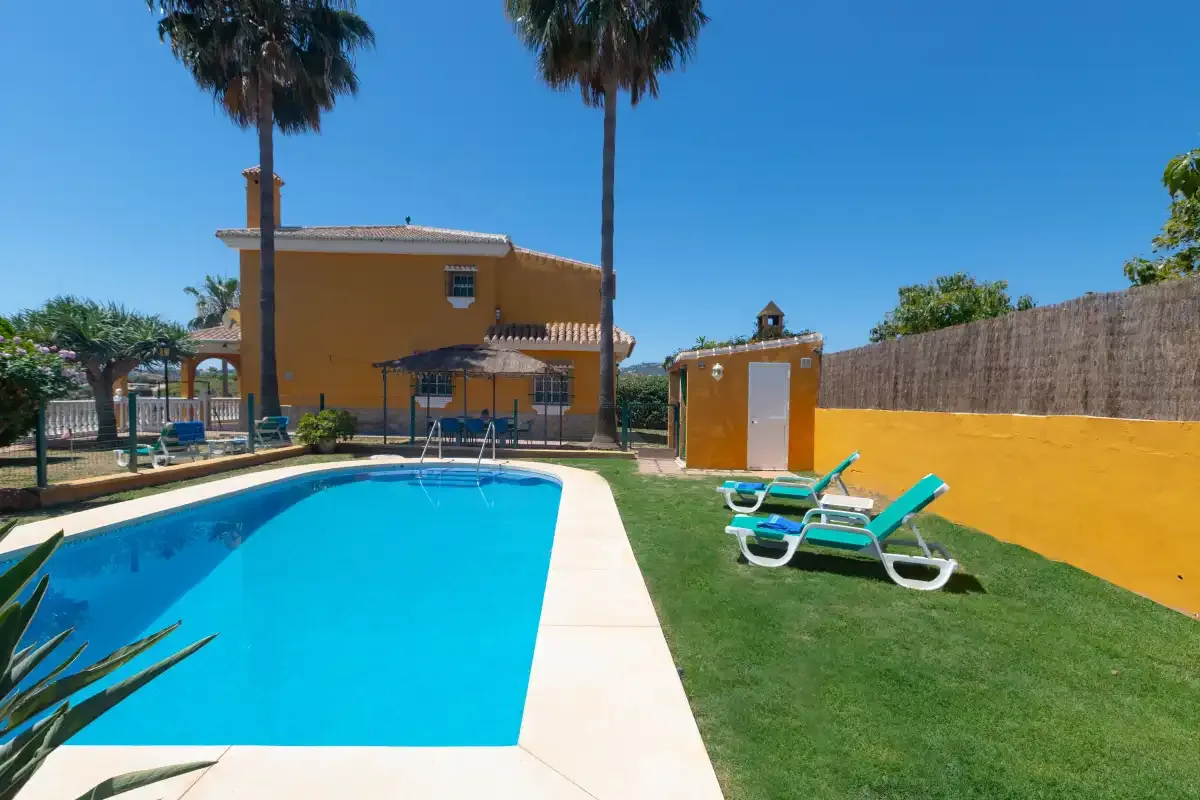 Holiday rentals in El descanso, Mijas